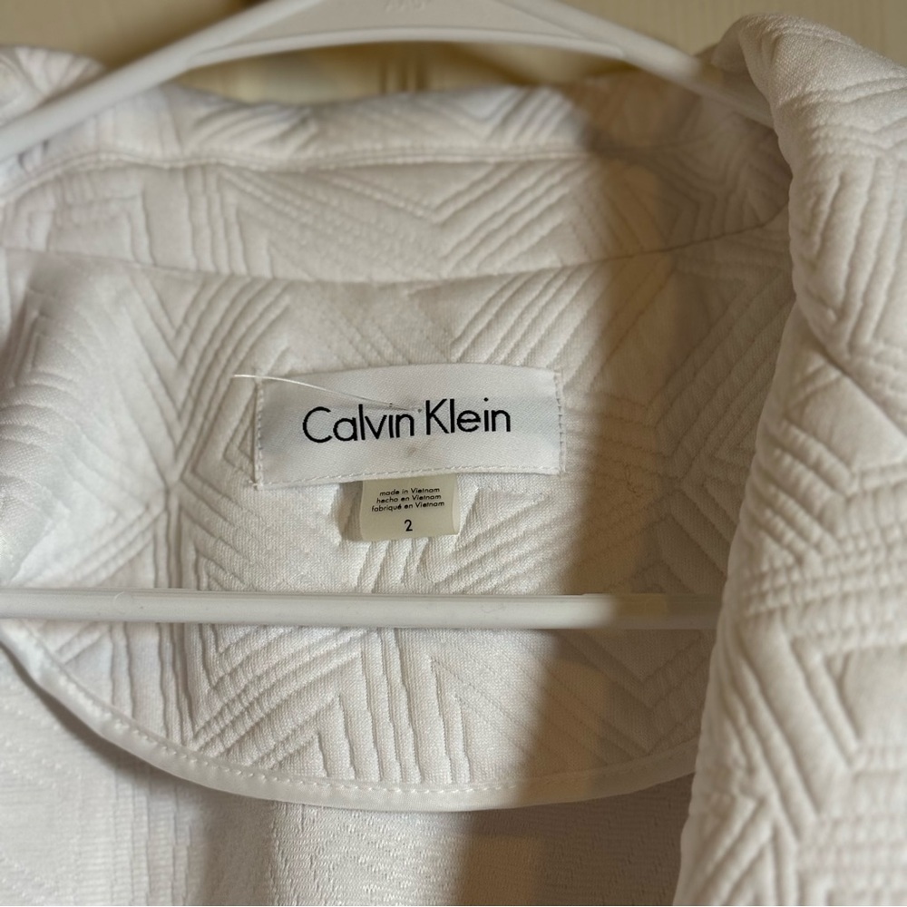 Calvin Klein Suits Women's White
Textured Open Front Blazer Jacket Size
2 - Picture 3 of 8
